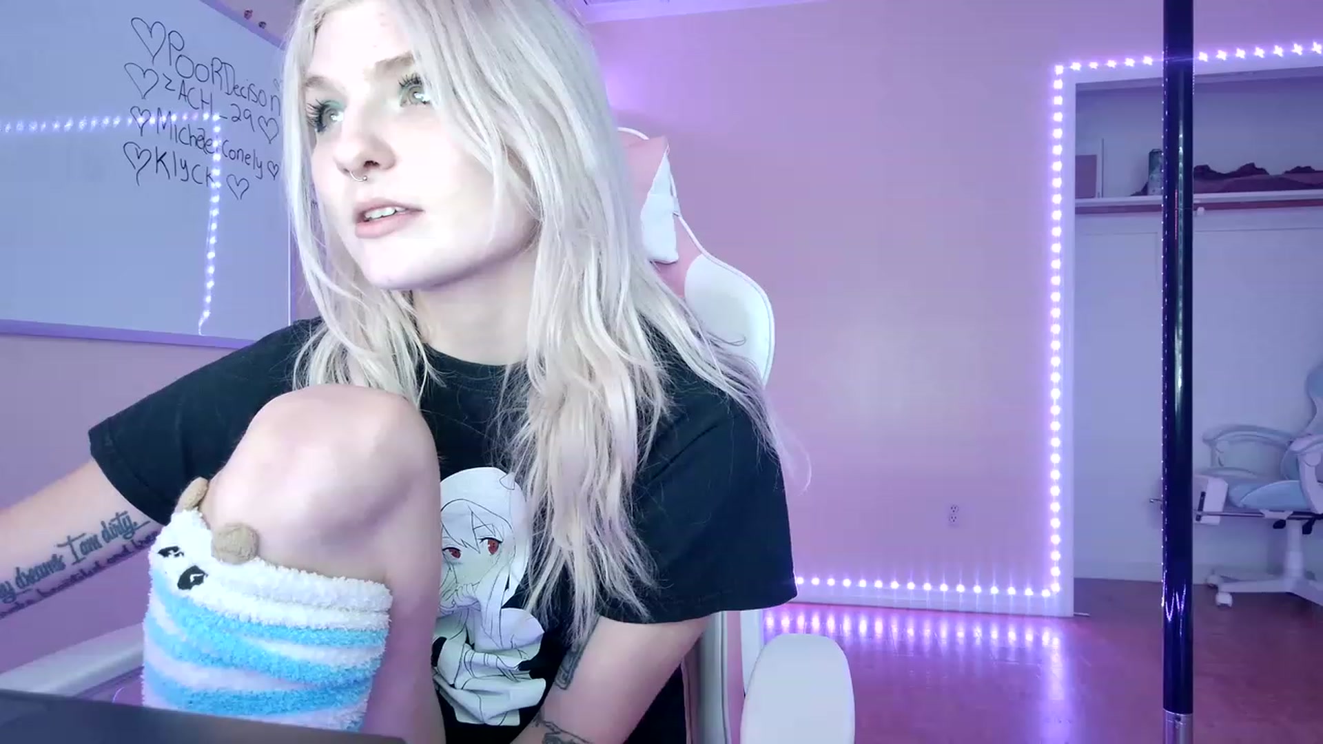Gallery image thumbnail from DuckChan0's myfreecams stream on, 02/17/2023, 18:12 image 4 of 20