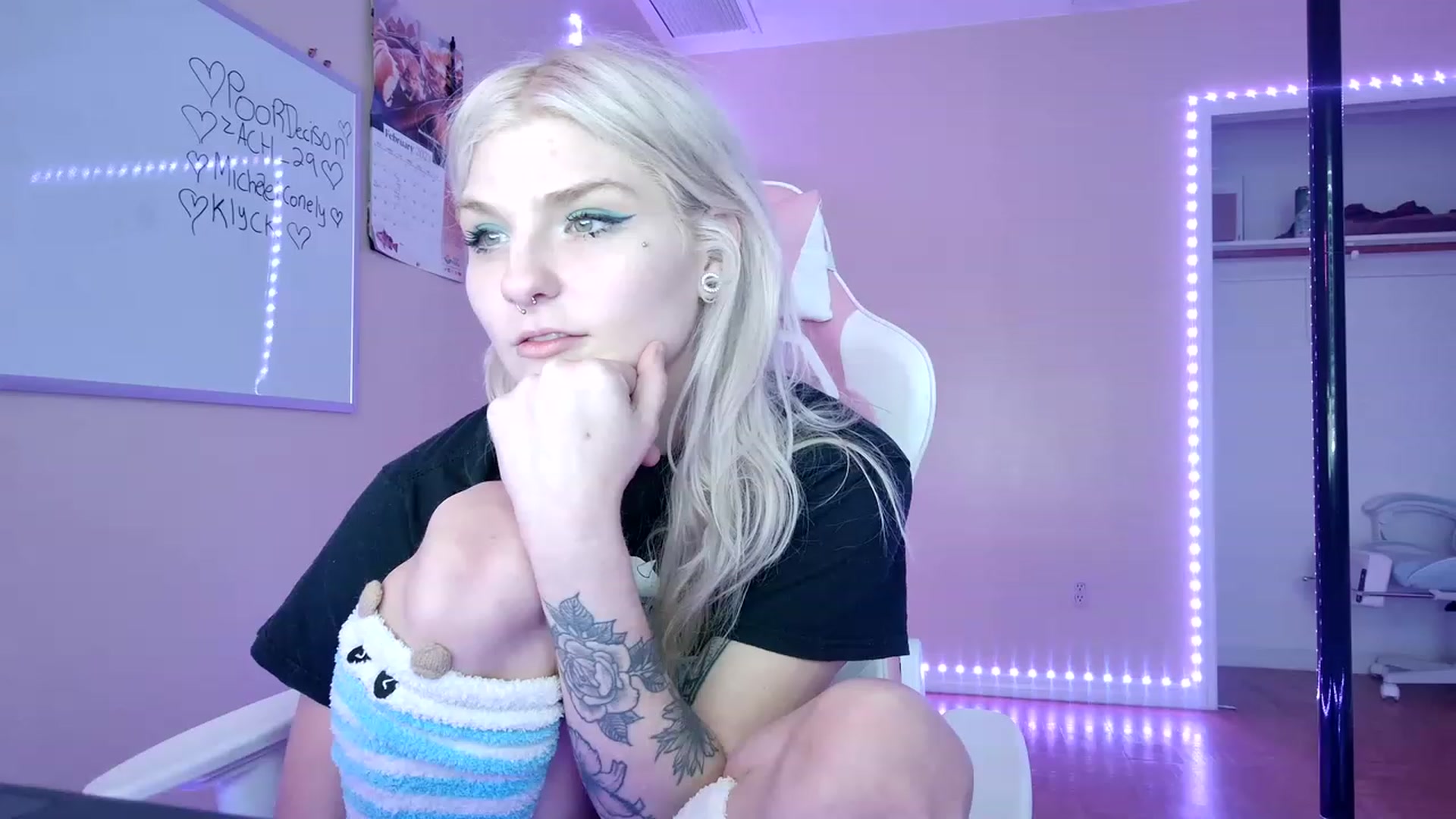 Gallery image thumbnail from DuckChan0's myfreecams stream on, 02/17/2023, 18:12 image 9 of 20