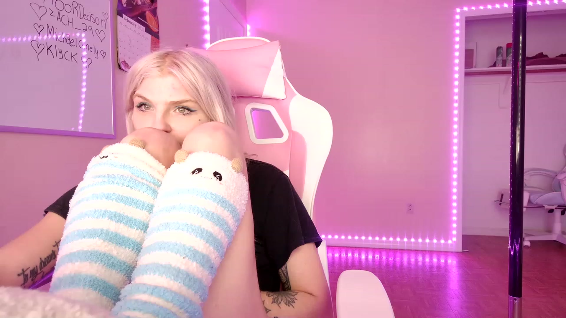 Gallery image thumbnail from DuckChan0's myfreecams stream on, 02/17/2023, 18:12 image 17 of 20