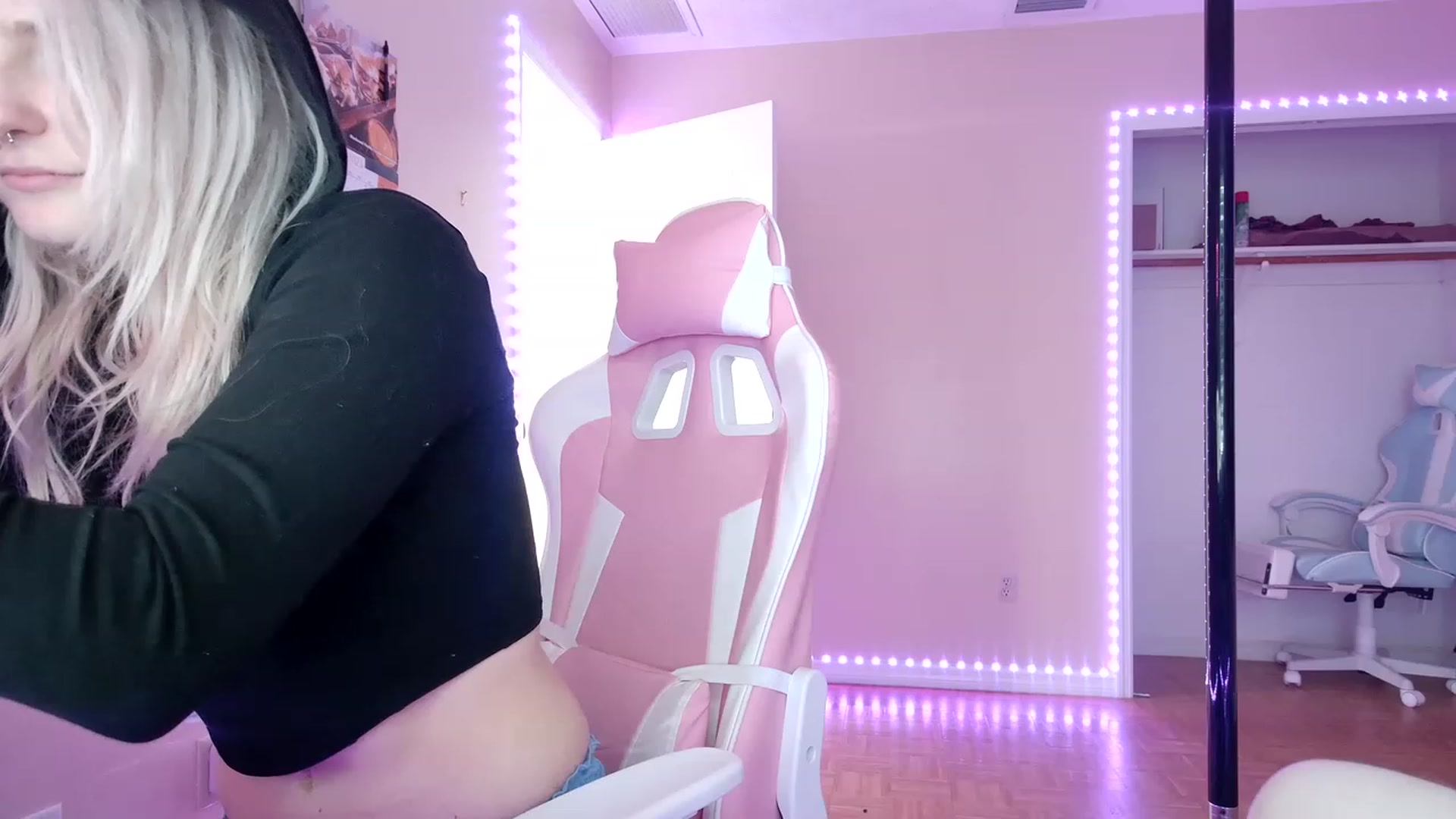 Gallery image thumbnail from DuckChan0's myfreecams stream on, 02/17/2023, 18:51 image 2 of 20