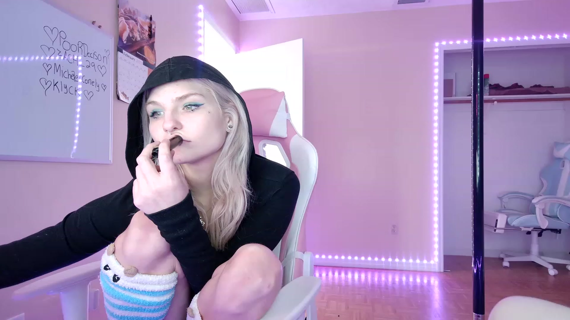 Gallery image thumbnail from DuckChan0's myfreecams stream on, 02/17/2023, 18:51 image 3 of 20