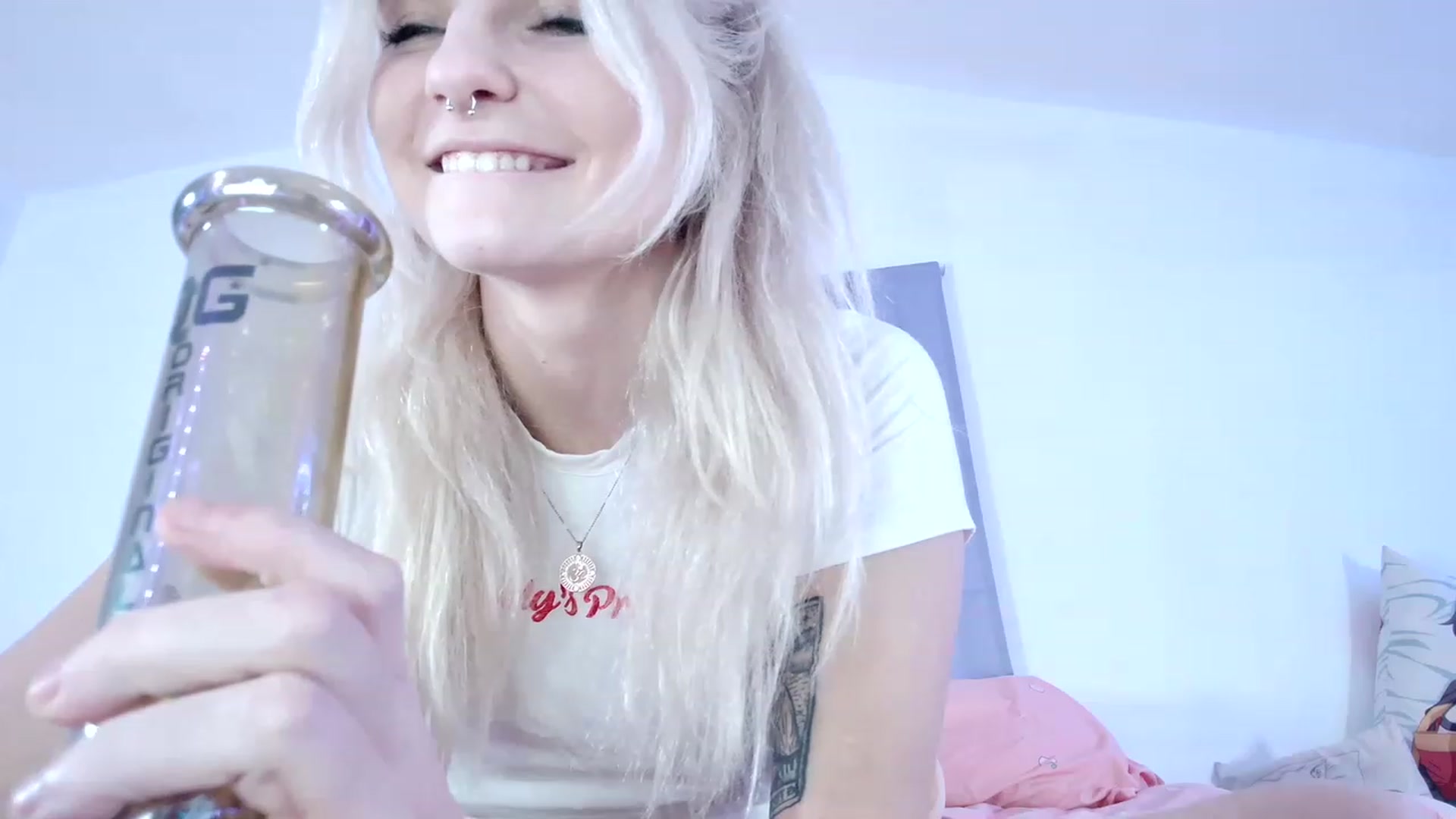 Gallery image thumbnail from DuckChan0's myfreecams stream on, 02/19/2023, 01:28 image 6 of 20
