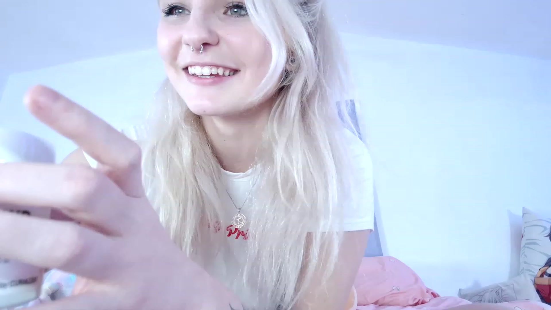Gallery image thumbnail from DuckChan0's myfreecams stream on, 02/19/2023, 01:28 image 5 of 20