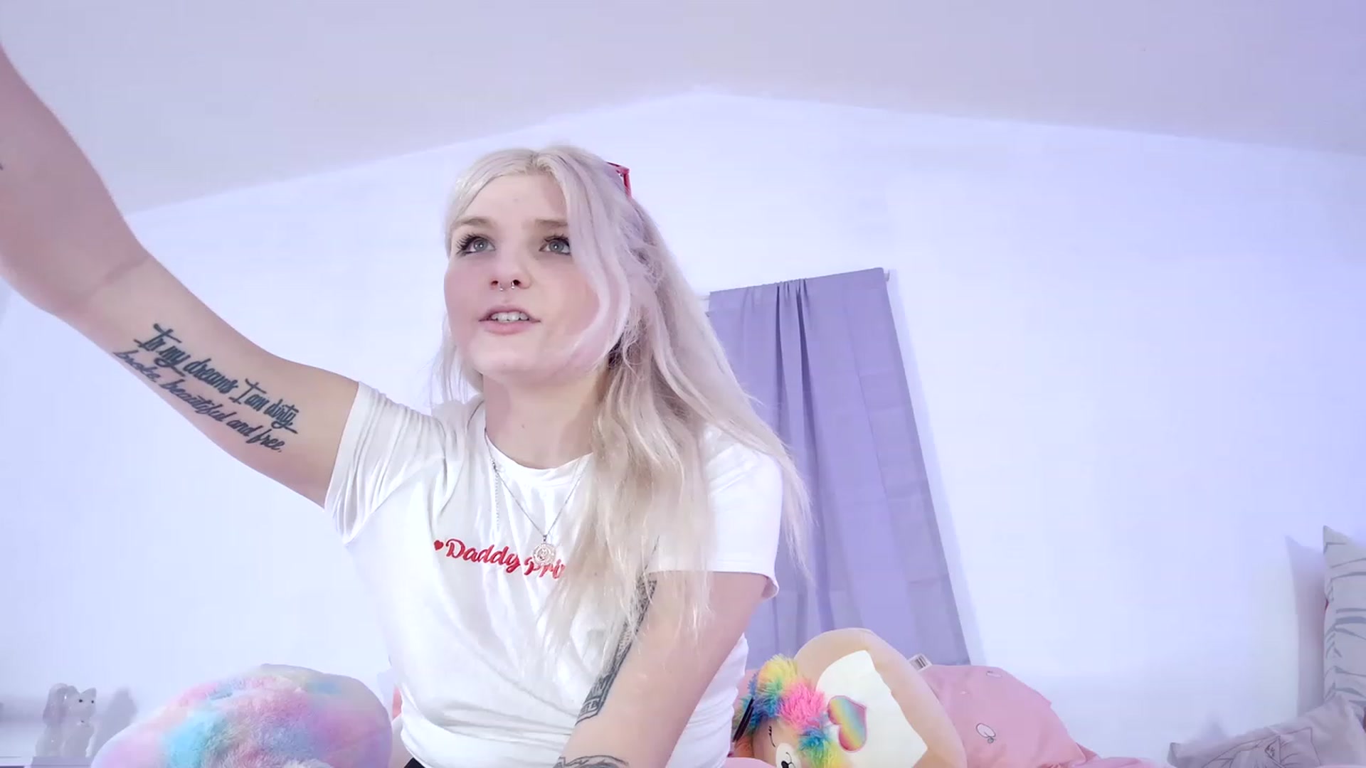 Gallery image thumbnail from DuckChan0's myfreecams stream on, 02/19/2023, 01:28 image 16 of 20