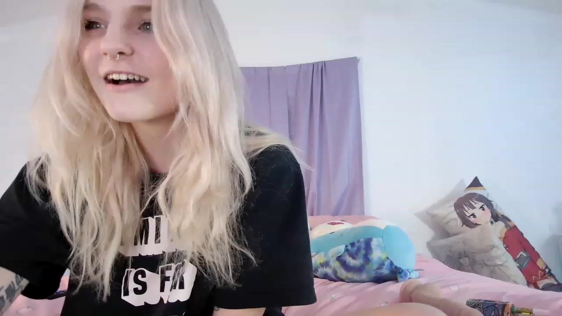 Gallery image thumbnail from DuckChan0's myfreecams stream on, 02/20/2023, 24:43 image 14 of 20