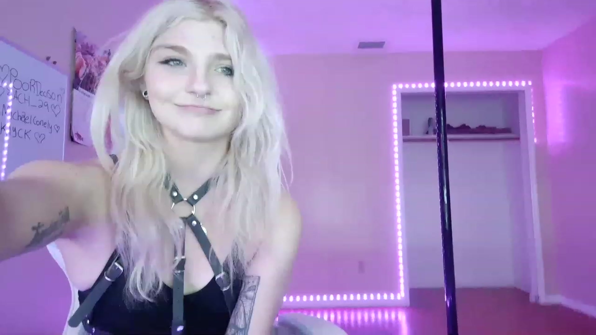 Gallery image thumbnail from DuckChan0's myfreecams stream on, 02/22/2023, 15:55 image 12 of 20