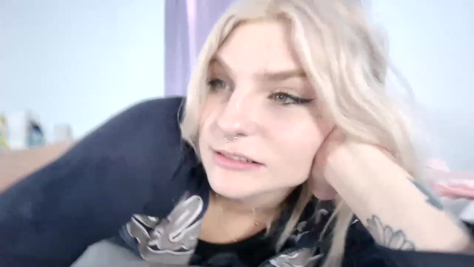 Gallery image thumbnail from DuckChan0's myfreecams stream on, 02/22/2023, 18:45 image 7 of 20