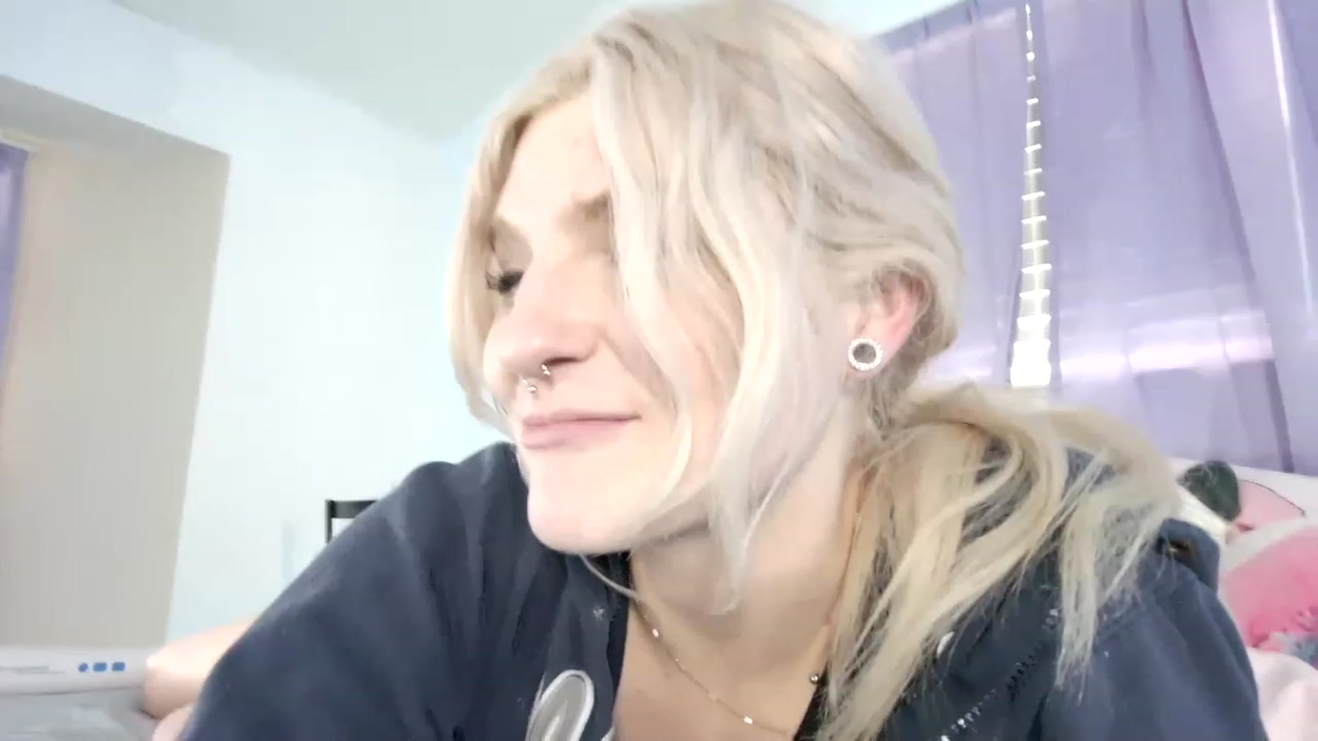 Gallery image thumbnail from DuckChan0's myfreecams stream on, 02/22/2023, 18:45 image 5 of 20