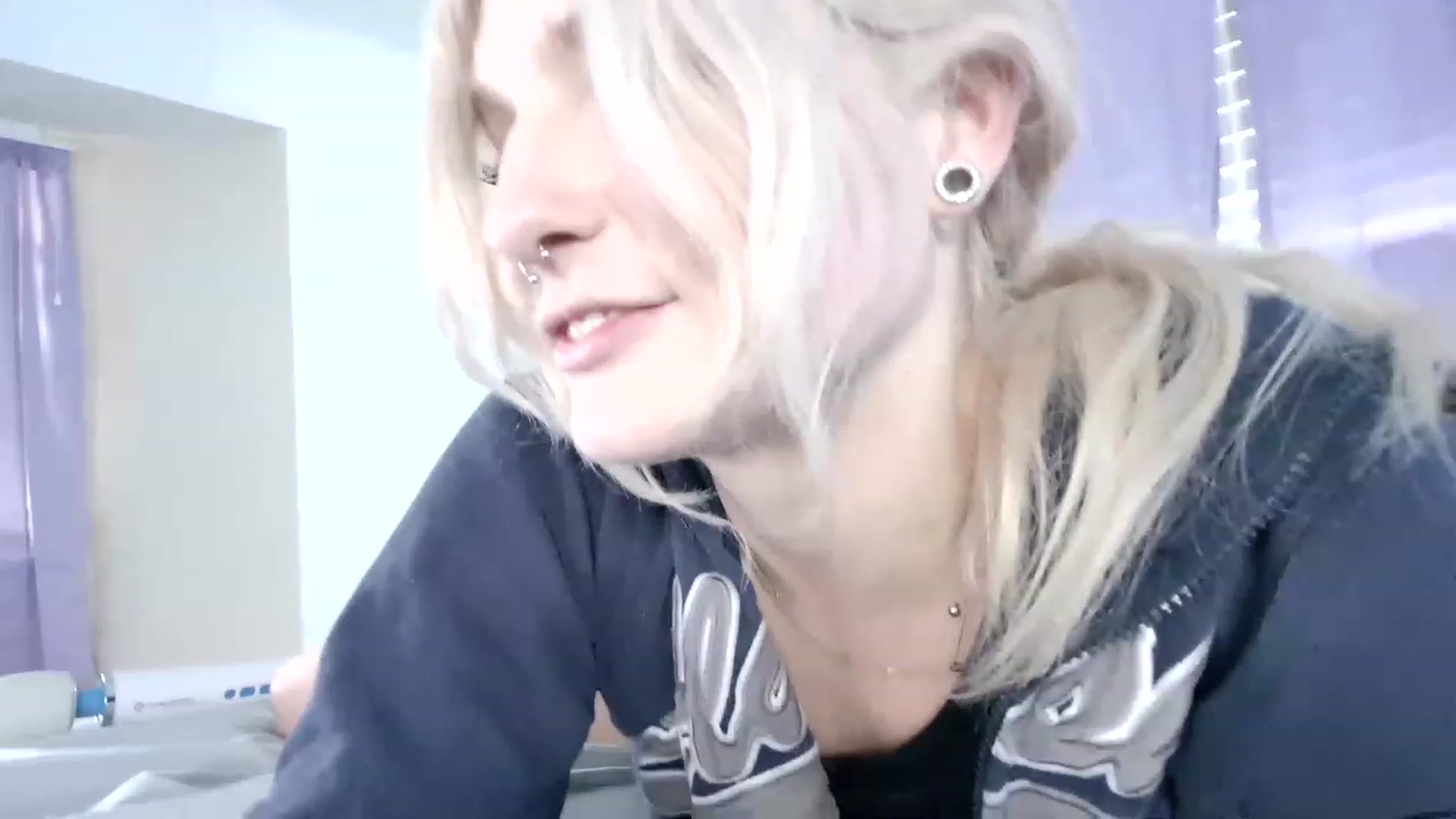 Gallery image thumbnail from DuckChan0's myfreecams stream on, 02/22/2023, 18:45 image 8 of 20