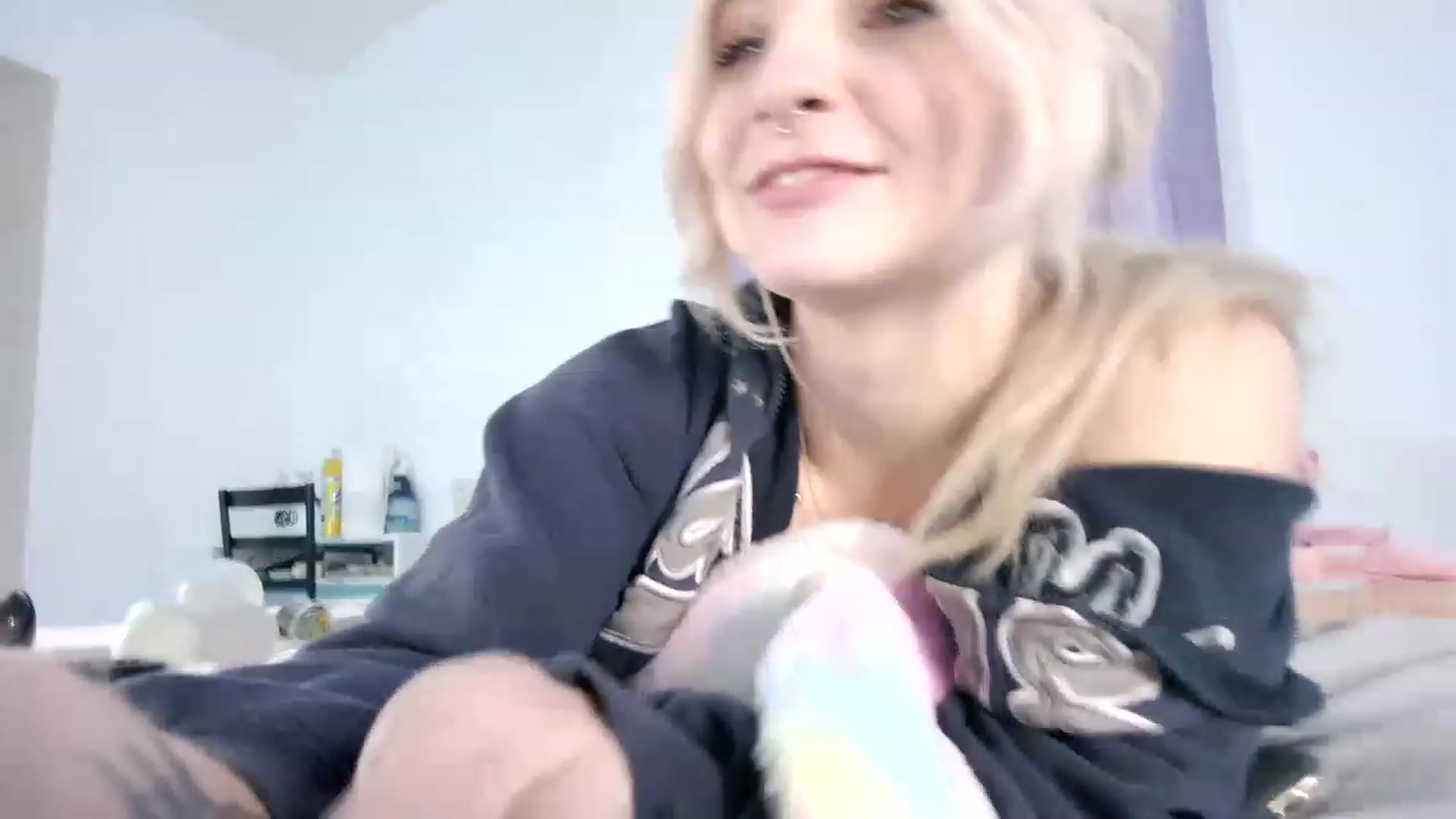 Gallery image thumbnail from DuckChan0's myfreecams stream on, 02/22/2023, 18:45 image 16 of 20