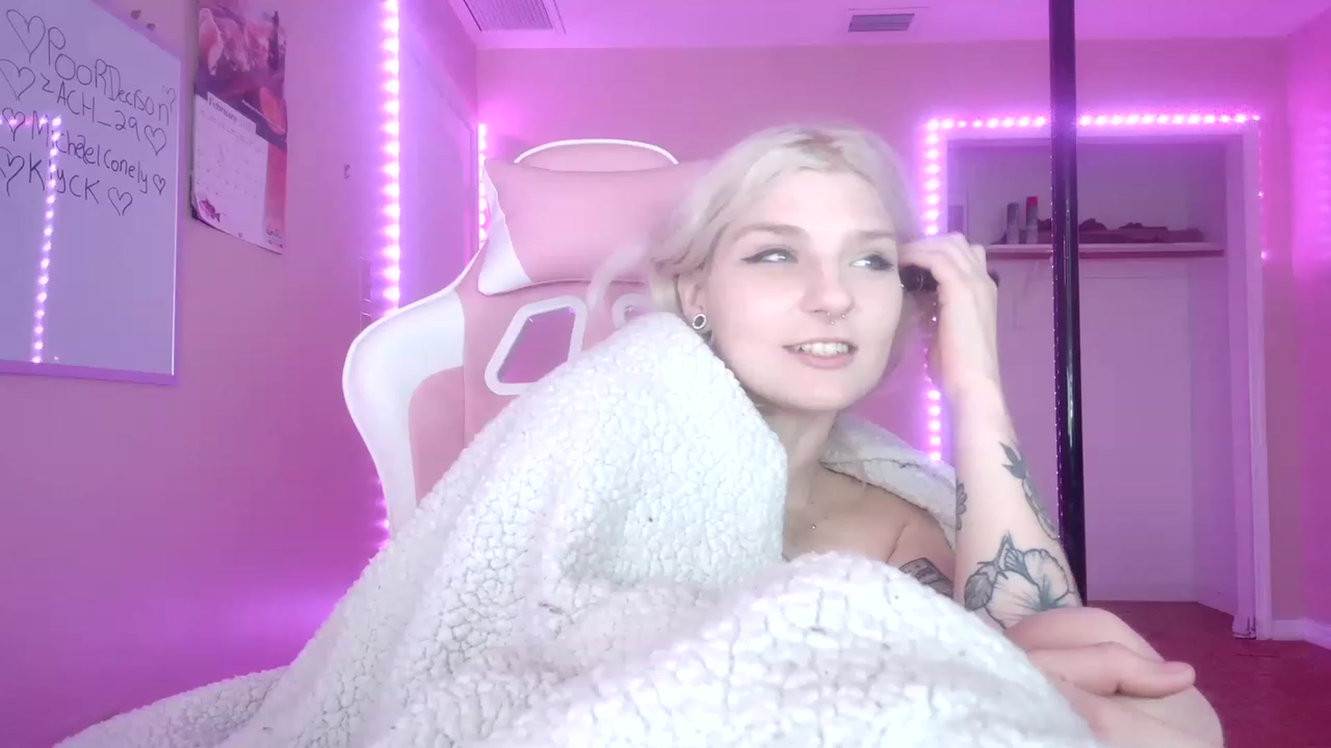 Gallery image thumbnail from DuckChan0's myfreecams stream on, 02/23/2023, 17:53 image 10 of 20