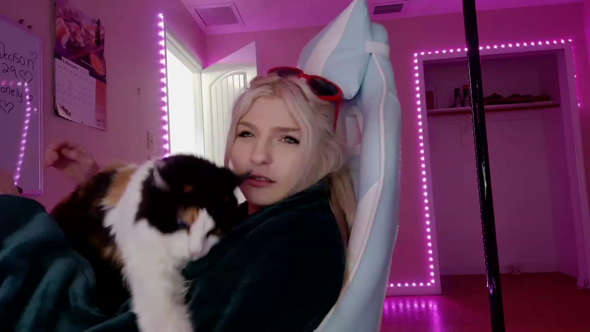 Gallery image thumbnail from DuckChan0's myfreecams stream on, 02/28/2023, 17:47 image 16 of 20