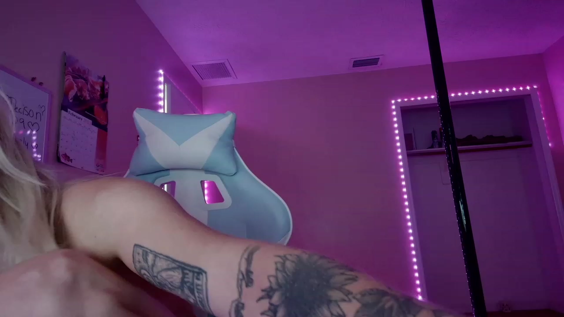 Gallery image thumbnail from DuckChan0's myfreecams stream on, 02/28/2023, 19:08 image 16 of 20