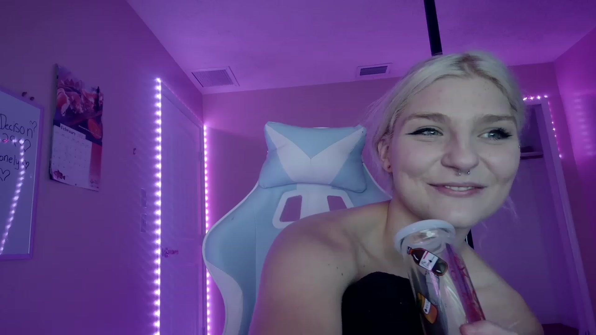 Gallery image thumbnail from DuckChan0's myfreecams stream on, 03/01/2023, 17:49 image 5 of 20