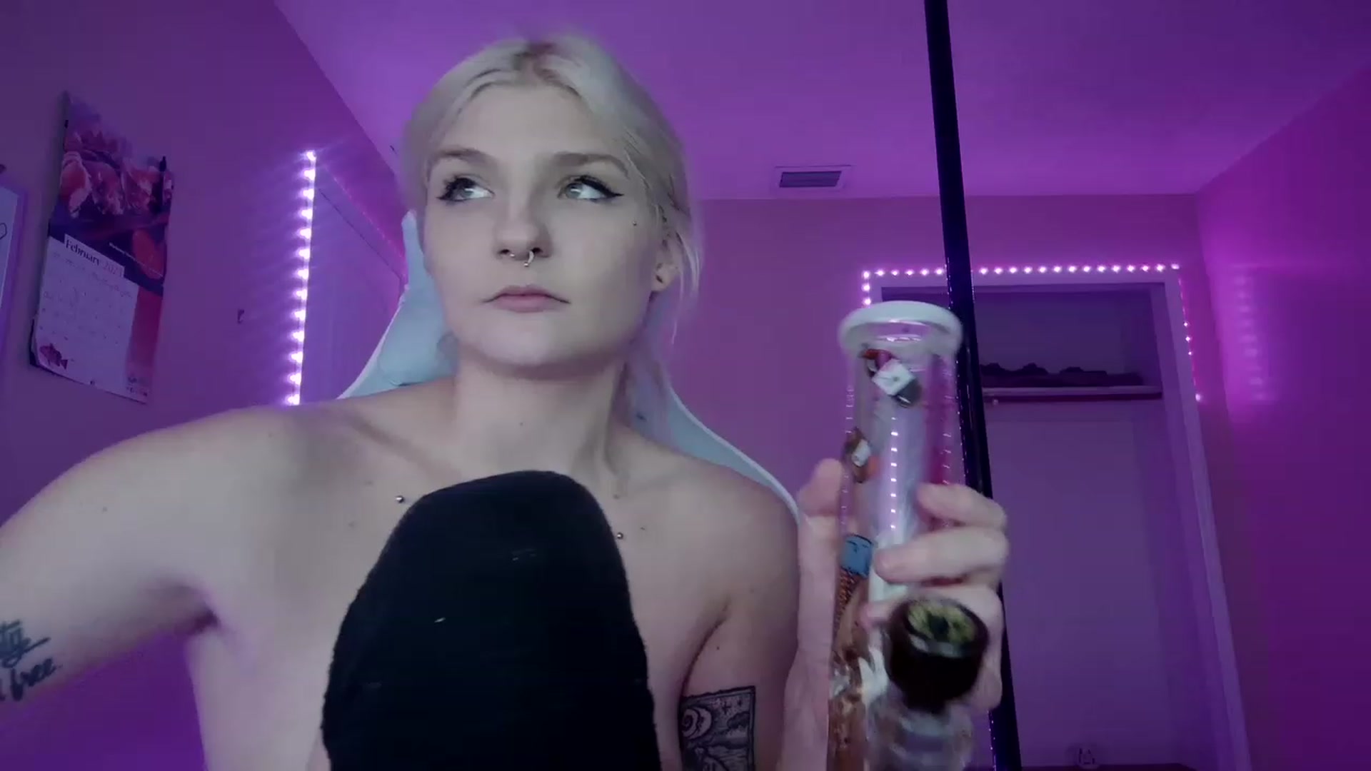 Gallery image thumbnail from DuckChan0's myfreecams stream on, 03/01/2023, 17:49 image 13 of 20