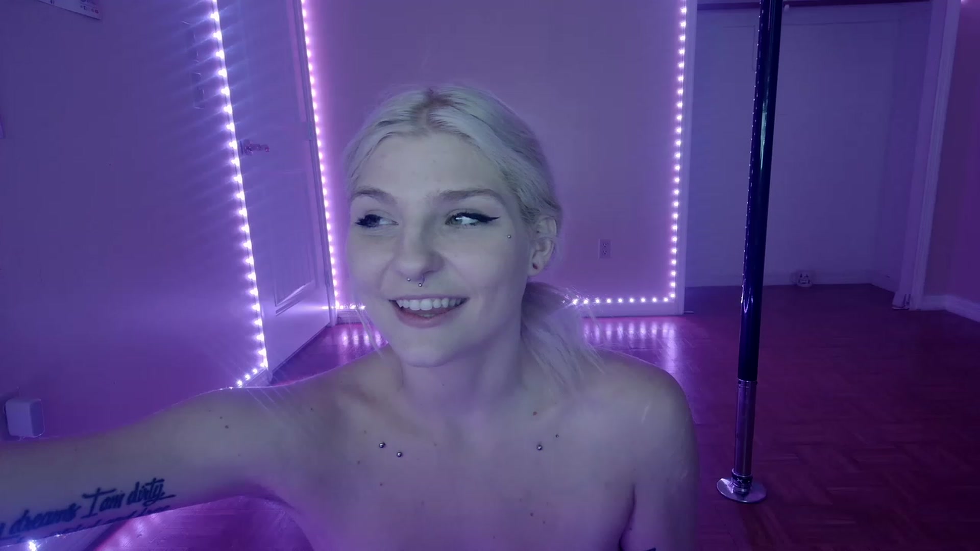 Gallery image thumbnail from DuckChan0's myfreecams stream on, 03/01/2023, 17:49 image 18 of 20