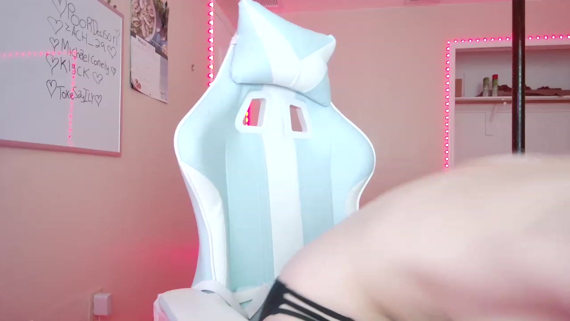 Gallery image thumbnail from DuckChan0's myfreecams stream on, 03/06/2023, 17:58 image 5 of 20