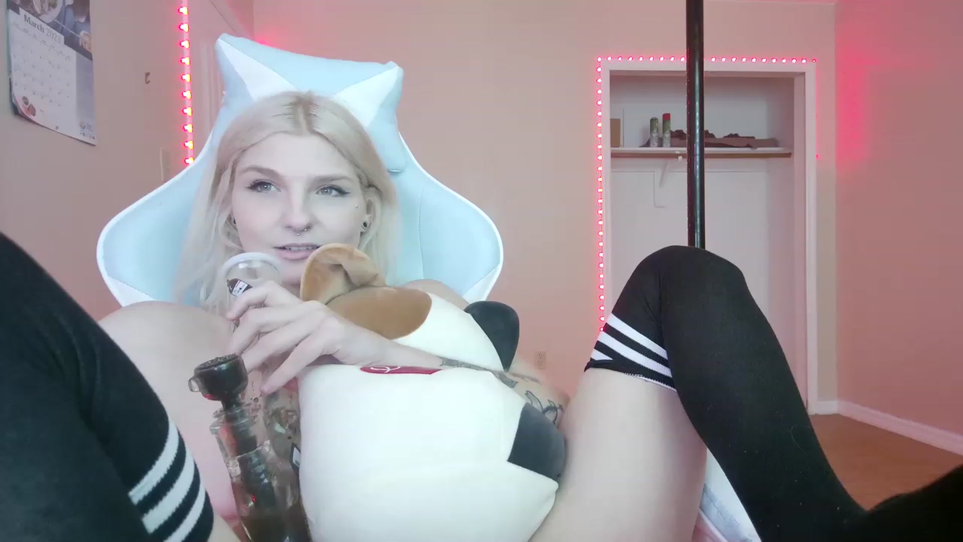 Gallery image thumbnail from DuckChan0's myfreecams stream on, 03/06/2023, 17:58 image 14 of 20