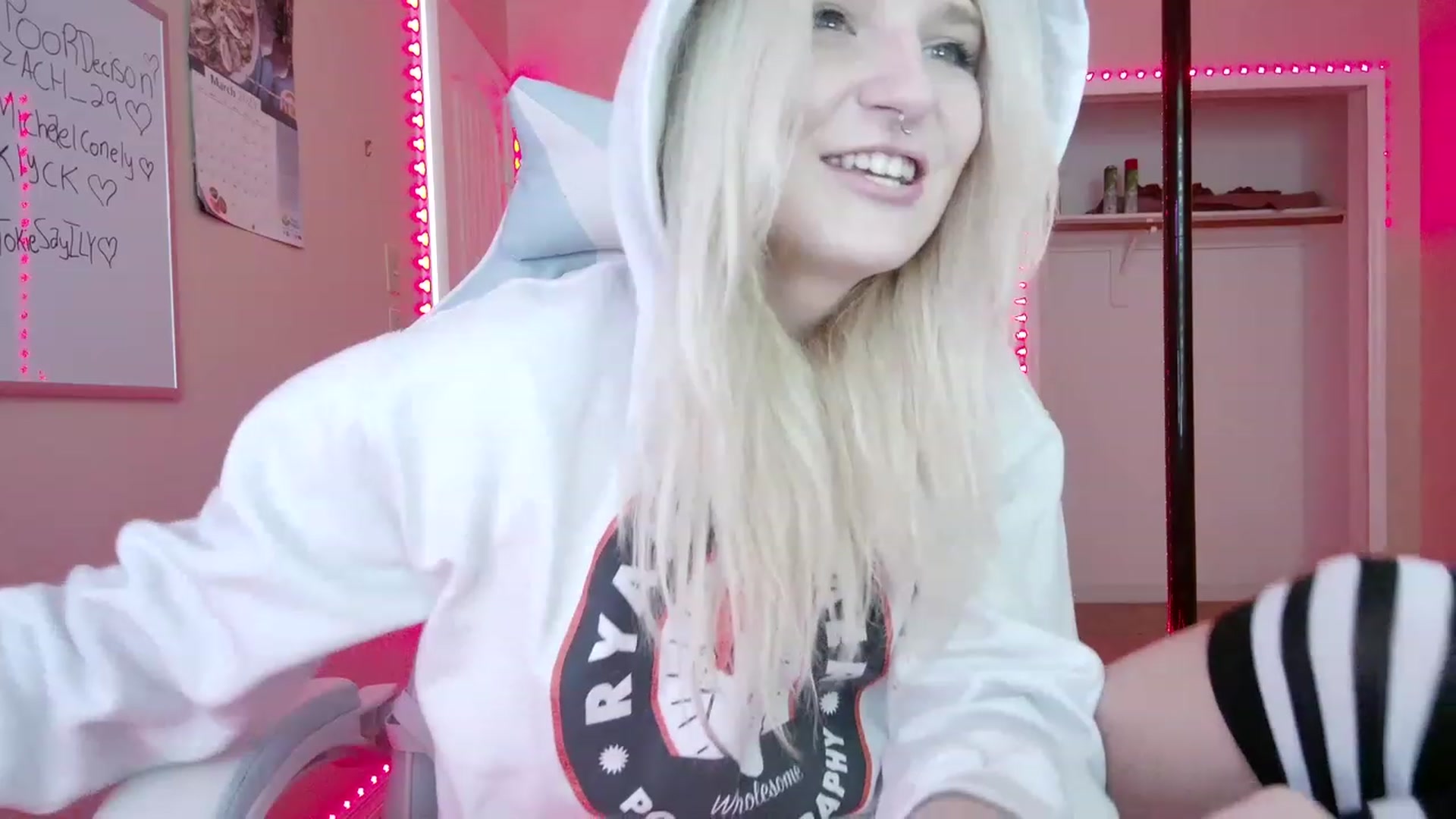 Gallery image thumbnail from DuckChan0's myfreecams stream on, 03/06/2023, 19:10 image 13 of 20