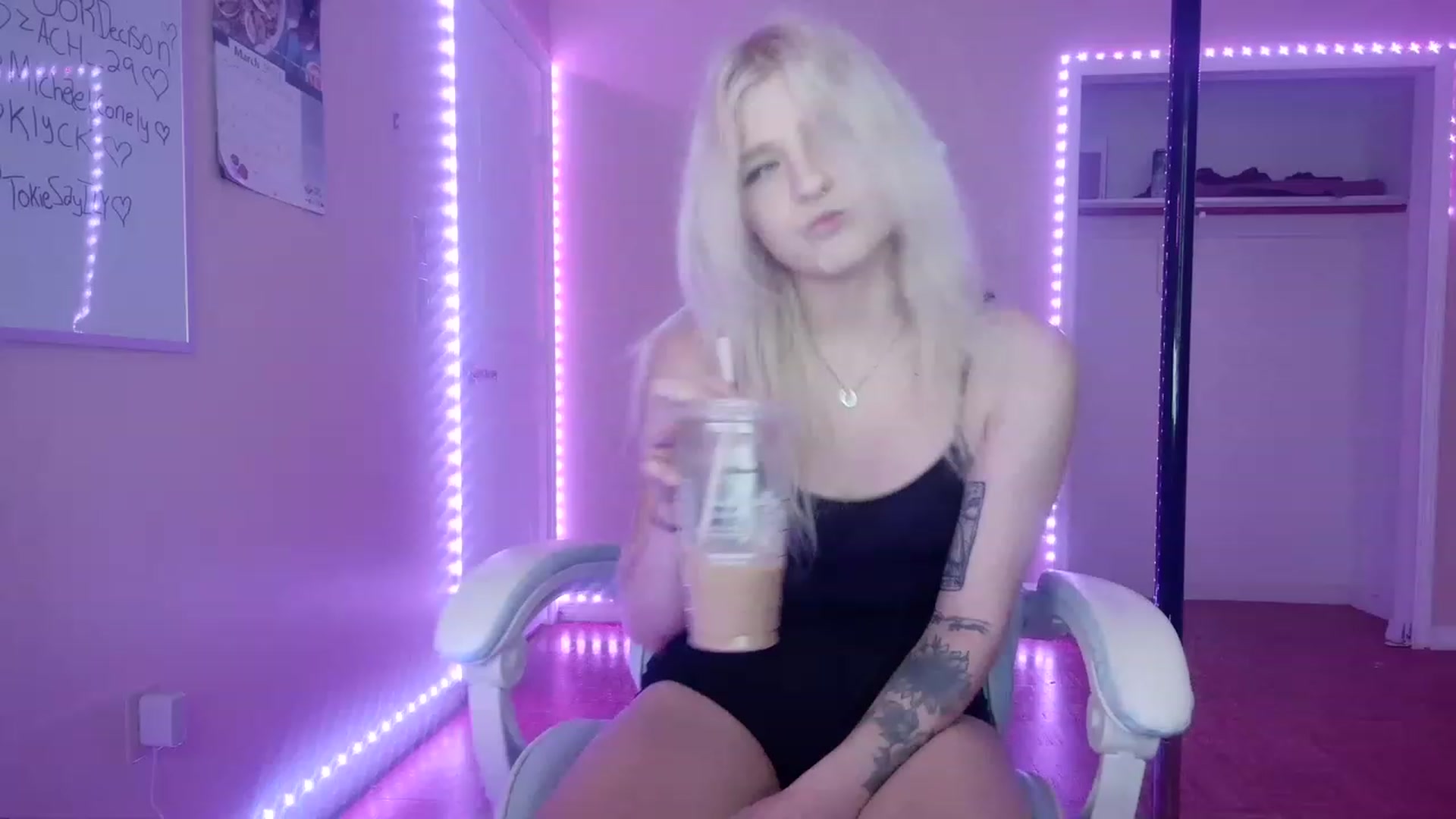 Gallery image thumbnail from DuckChan0's myfreecams stream on, 03/09/2023, 16:34 image 15 of 20