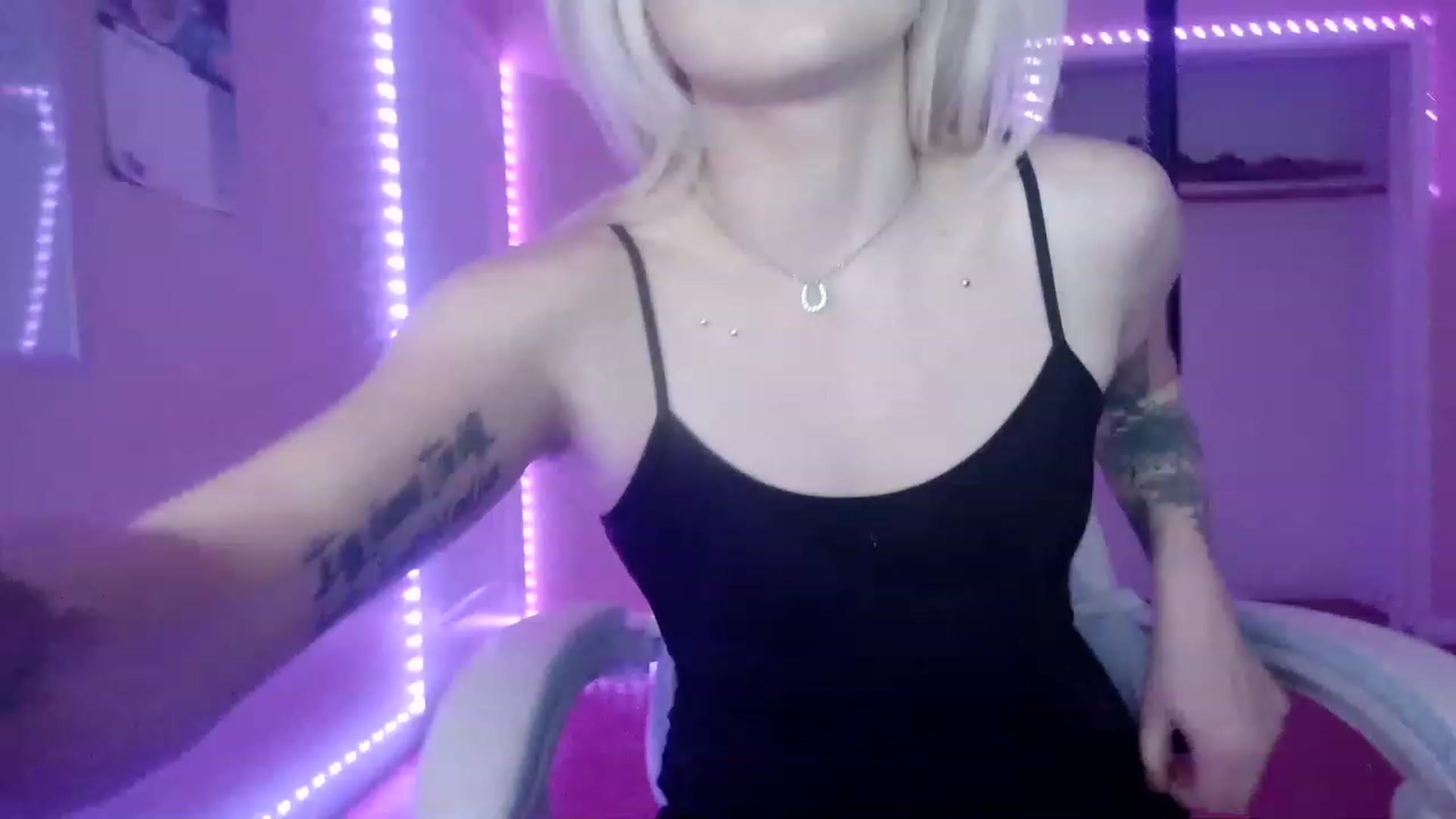 Gallery image thumbnail from DuckChan0's myfreecams stream on, 03/09/2023, 16:34 image 5 of 20
