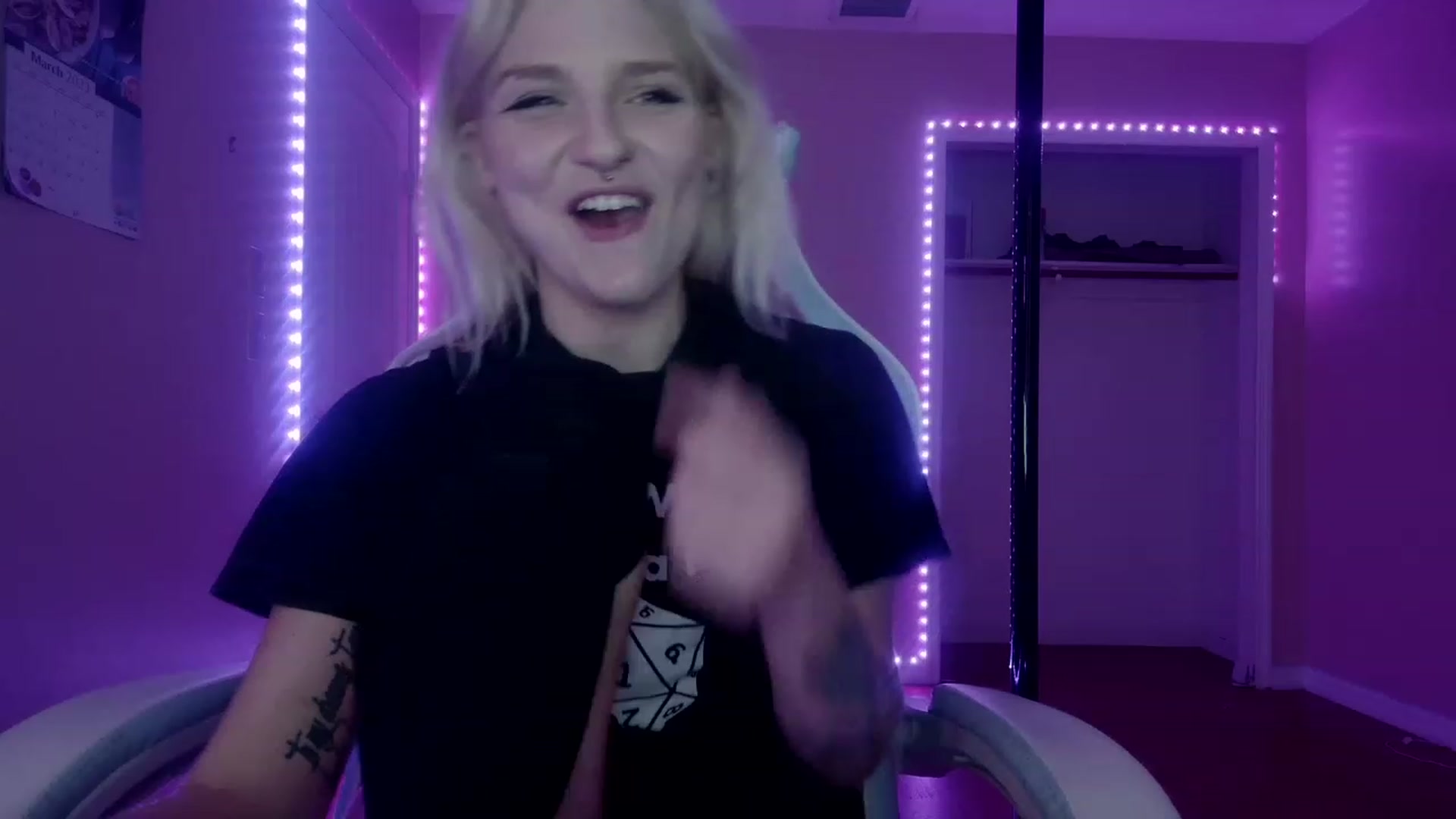 Gallery image thumbnail from DuckChan0's myfreecams stream on, 03/09/2023, 19:00 image 3 of 20