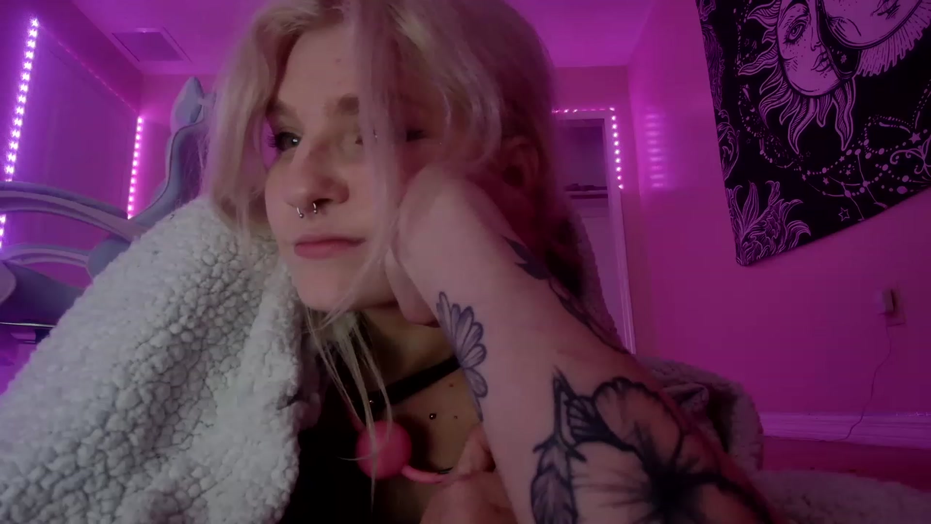 Gallery image thumbnail from DuckChan0's myfreecams stream on, 03/09/2023, 19:00 image 19 of 20