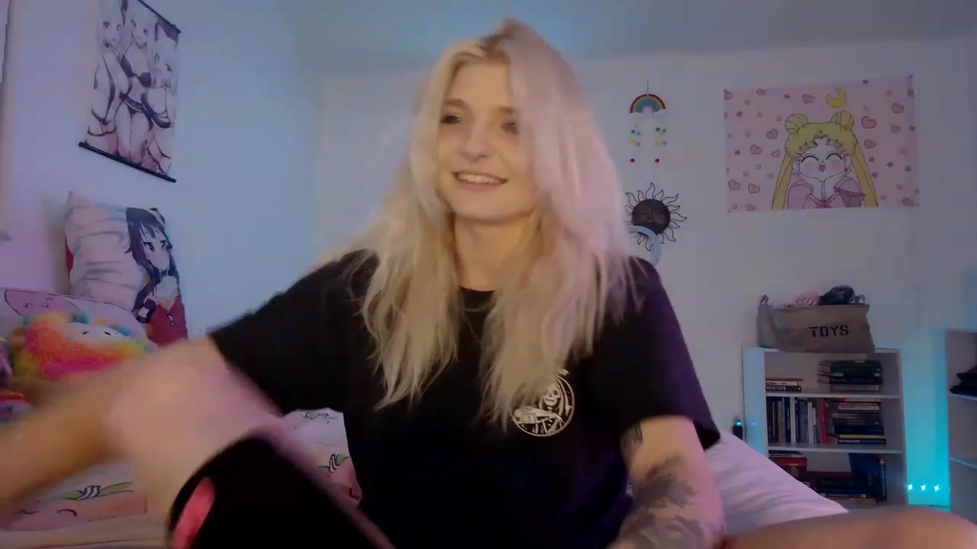 Gallery image thumbnail from DuckChan0's myfreecams stream on, 03/12/2023, 24:52 image 8 of 20