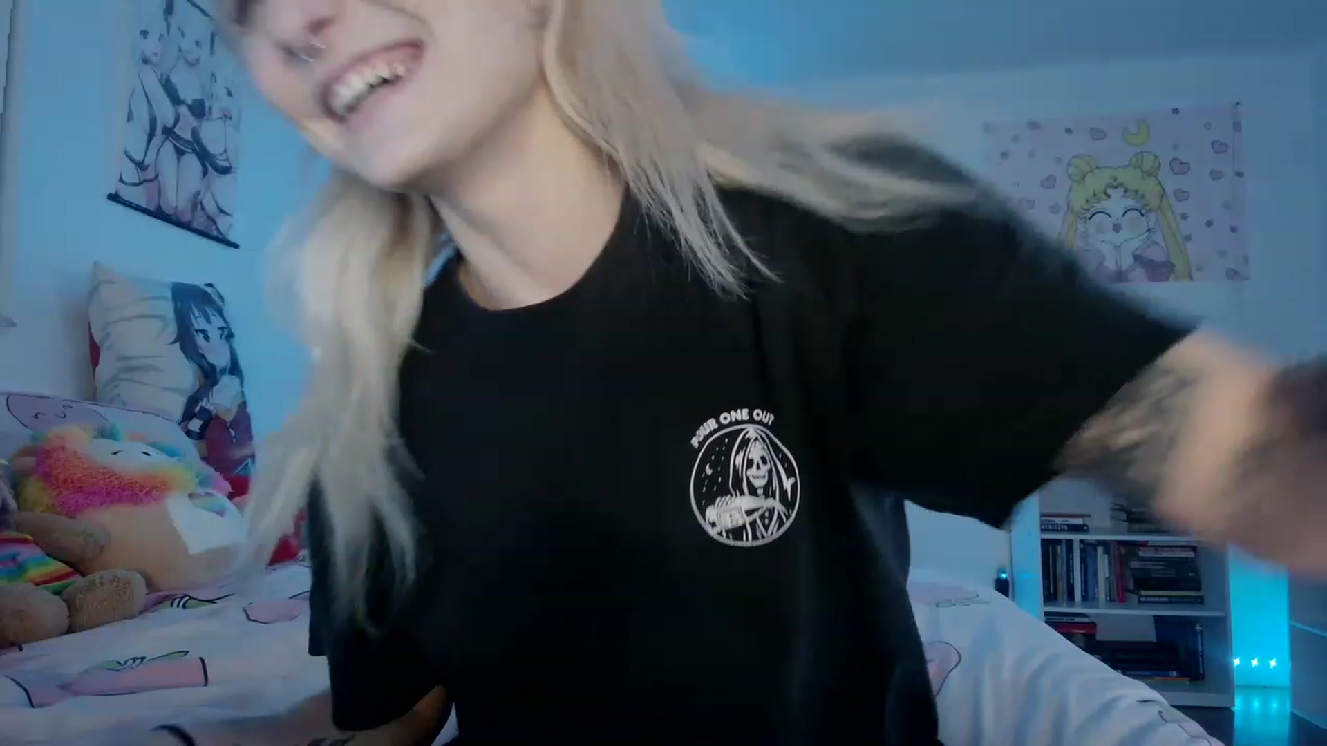 Gallery image thumbnail from DuckChan0's myfreecams stream on, 03/12/2023, 24:52 image 5 of 20