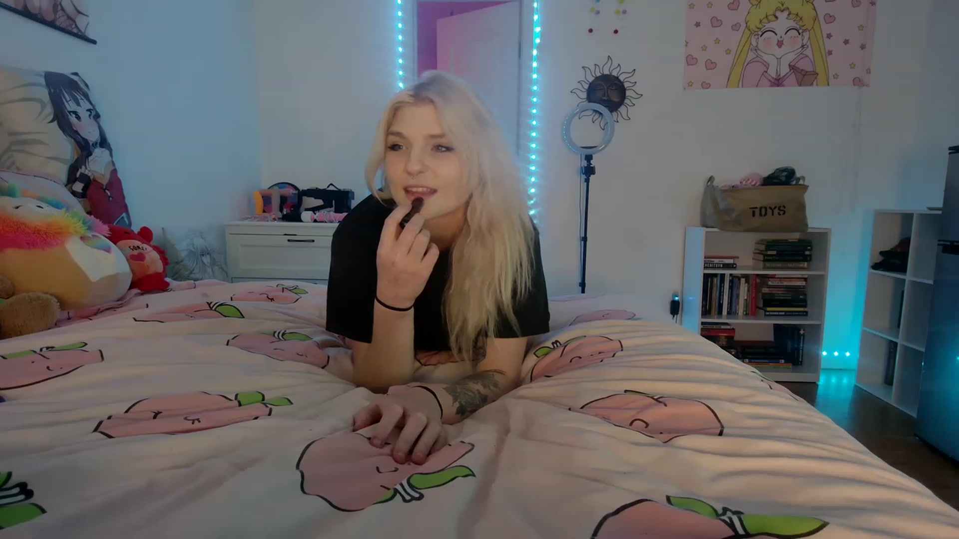 Gallery image thumbnail from DuckChan0's myfreecams stream on, 03/12/2023, 24:52 image 19 of 20