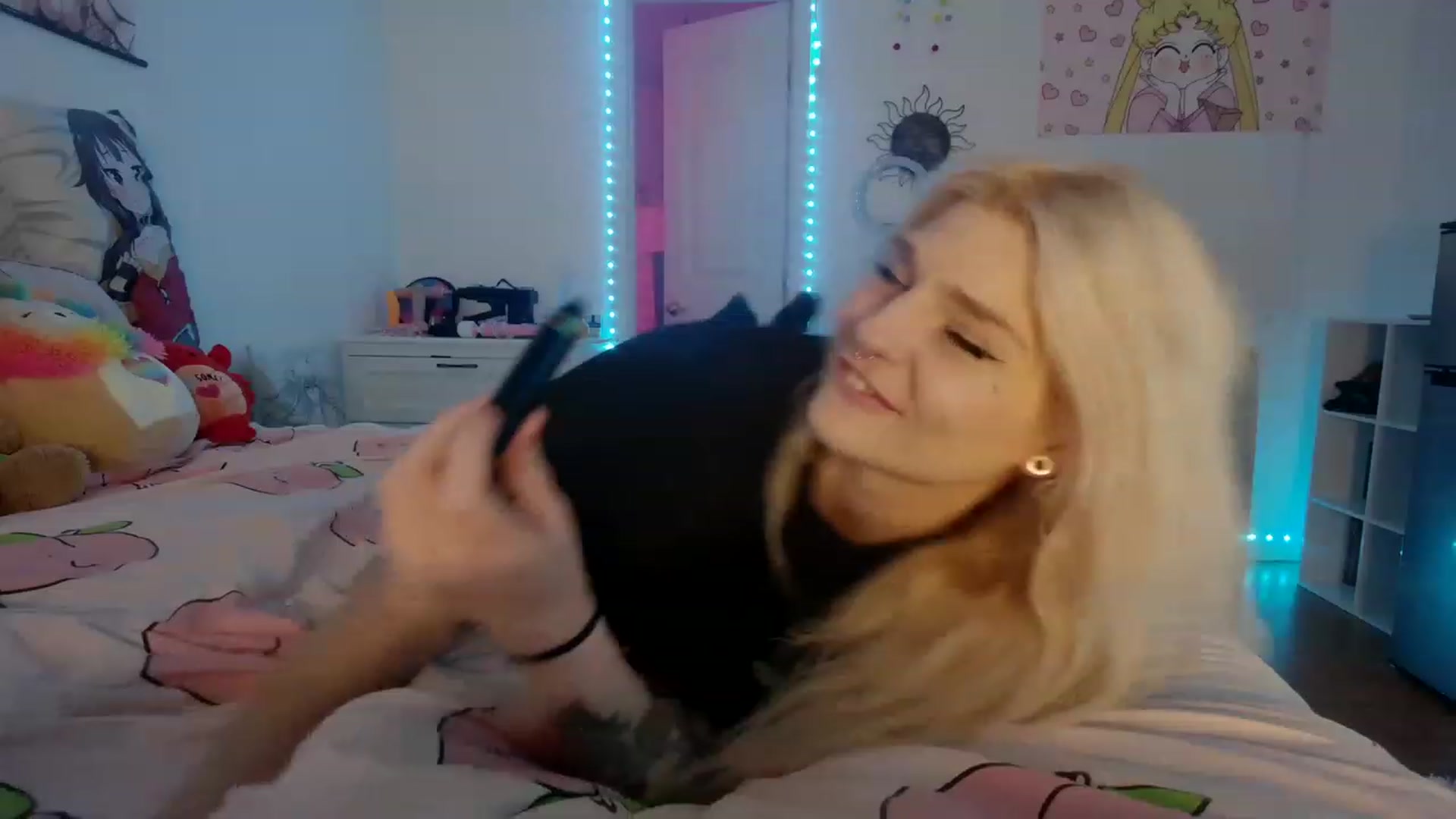 Gallery image thumbnail from DuckChan0's myfreecams stream on, 03/12/2023, 24:52 image 18 of 20