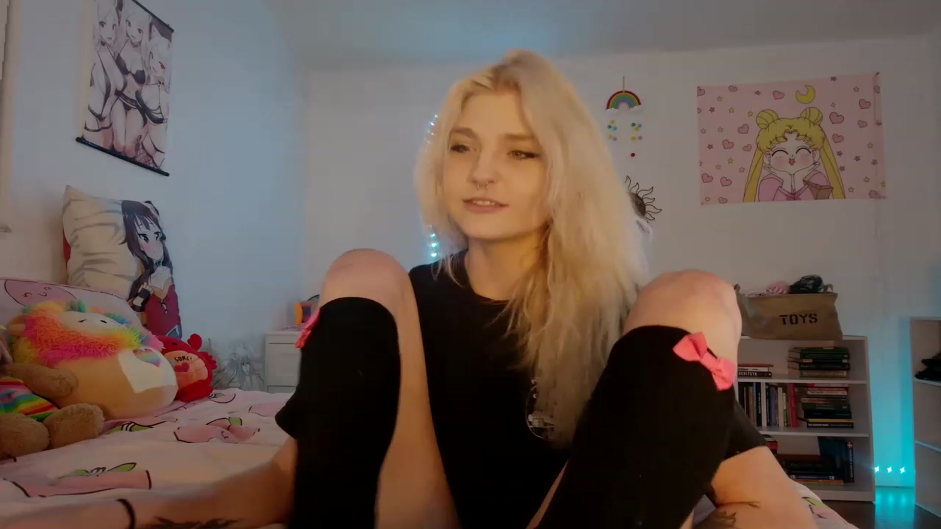 Gallery image thumbnail from DuckChan0's myfreecams stream on, 03/12/2023, 24:52 image 4 of 20