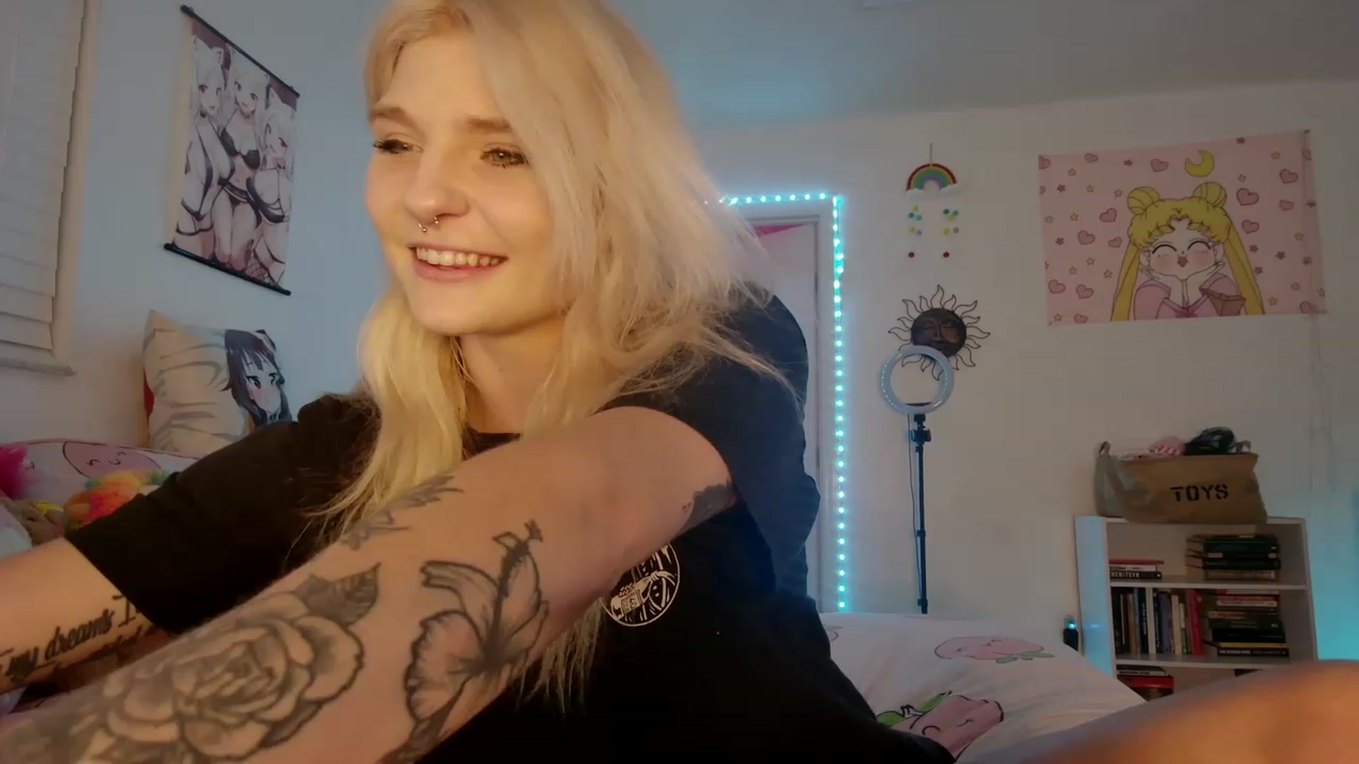 Gallery image thumbnail from DuckChan0's myfreecams stream on, 03/12/2023, 24:52 image 14 of 20
