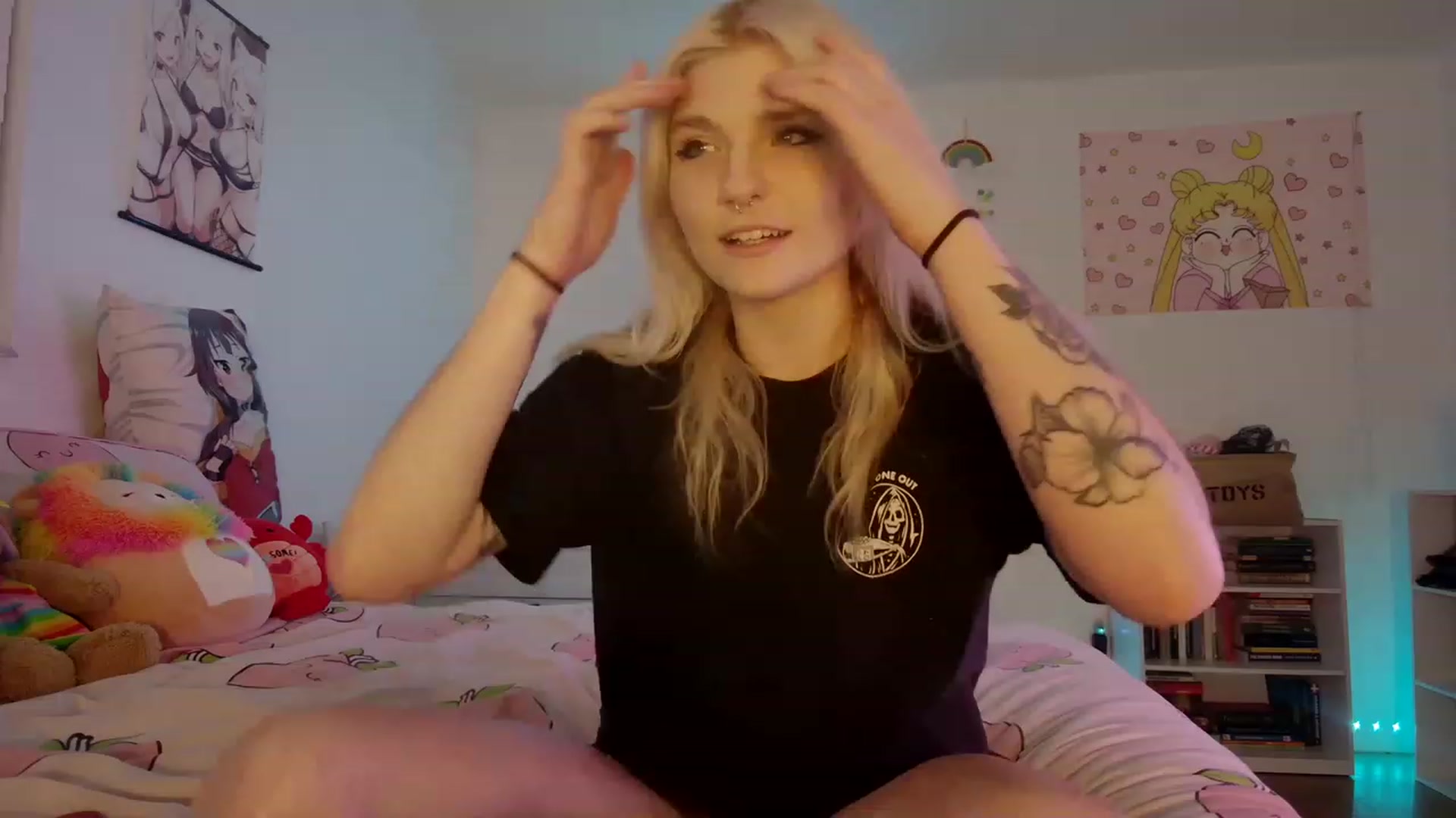 Gallery image thumbnail from DuckChan0's myfreecams stream on, 03/12/2023, 24:52 image 9 of 20