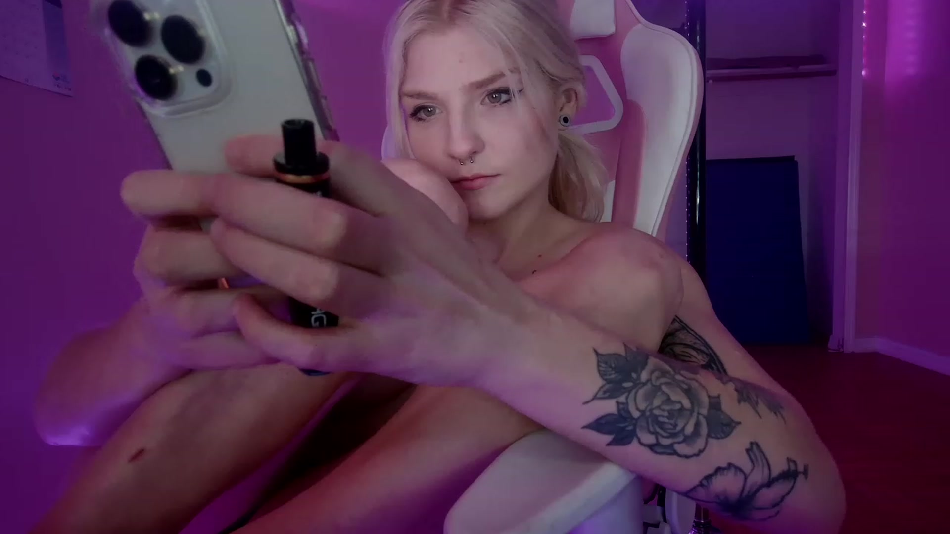 Gallery image thumbnail from DuckChan0's myfreecams stream on, 03/16/2023, 16:49 image 8 of 20