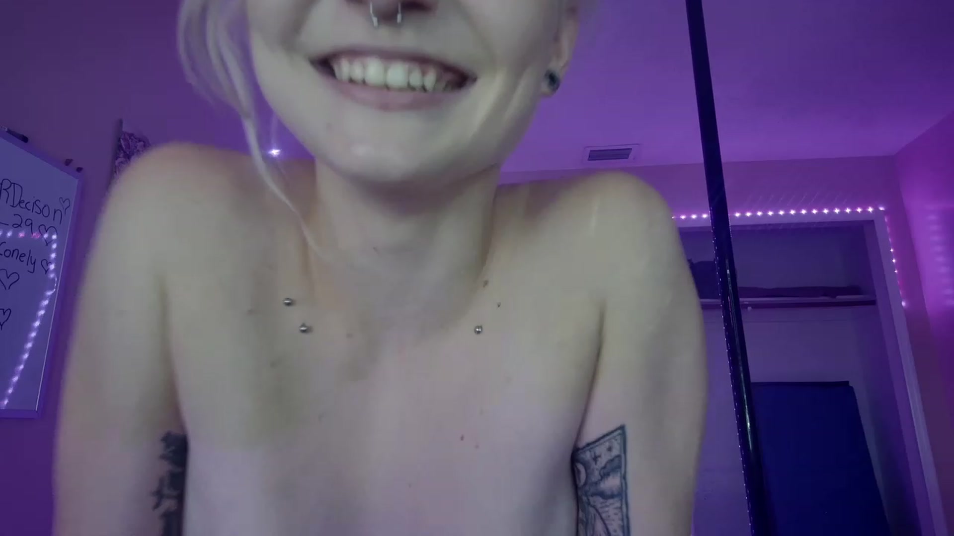 Gallery image thumbnail from DuckChan0's myfreecams stream on, 03/16/2023, 17:15 image 13 of 20