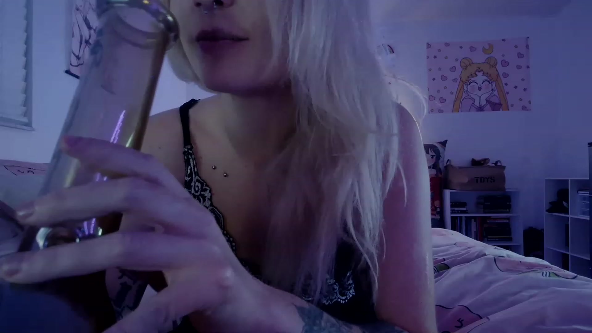 Gallery image thumbnail from DuckChan0's myfreecams stream on, 03/19/2023, 24:42 image 9 of 20