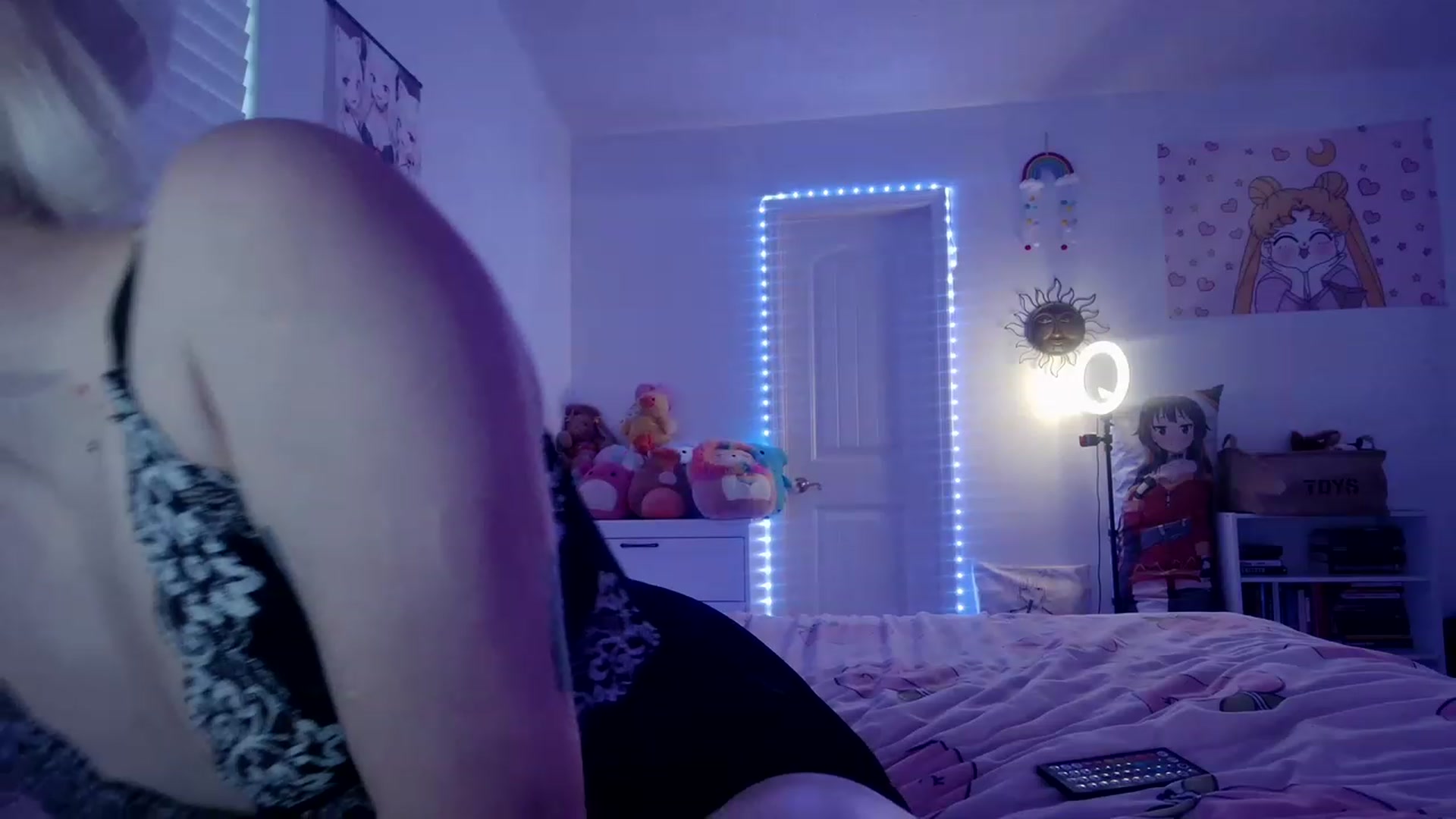 Gallery image thumbnail from DuckChan0's myfreecams stream on, 03/19/2023, 24:42 image 5 of 20