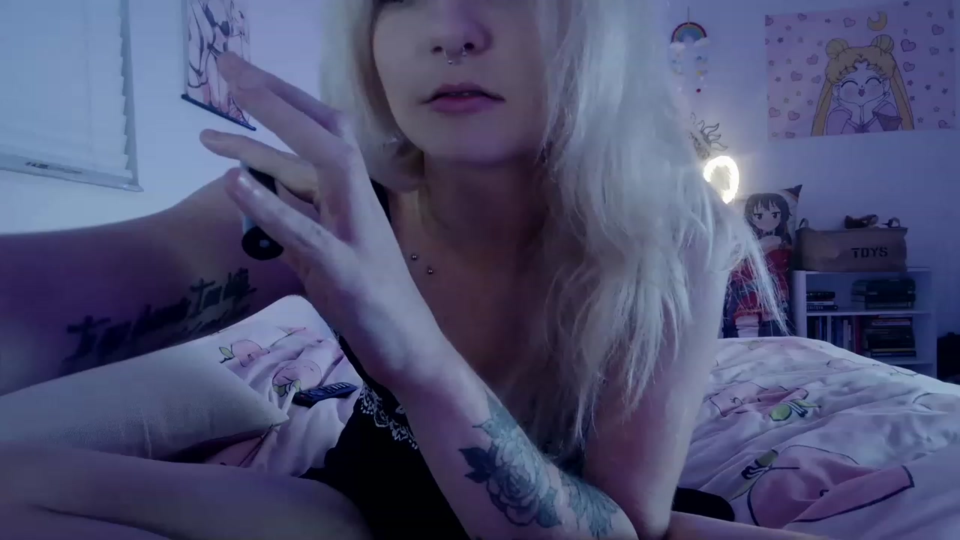 Gallery image thumbnail from DuckChan0's myfreecams stream on, 03/19/2023, 24:42 image 8 of 20