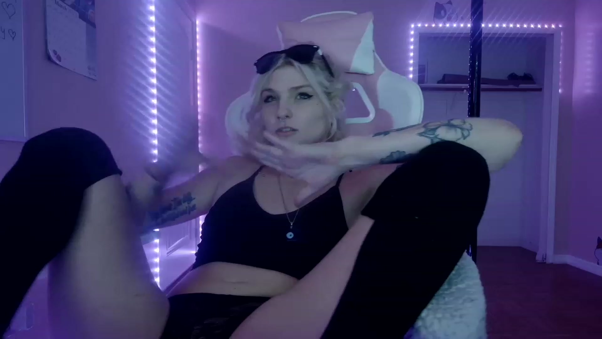 Gallery image thumbnail from DuckChan0's myfreecams stream on, 03/20/2023, 16:56 image 16 of 20