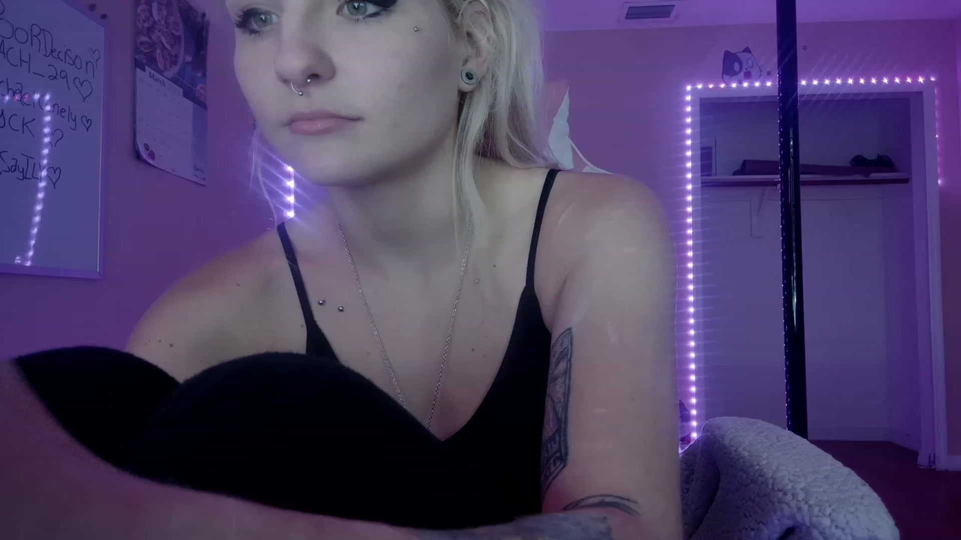 Gallery image thumbnail from DuckChan0's myfreecams stream on, 03/20/2023, 16:56 image 12 of 20