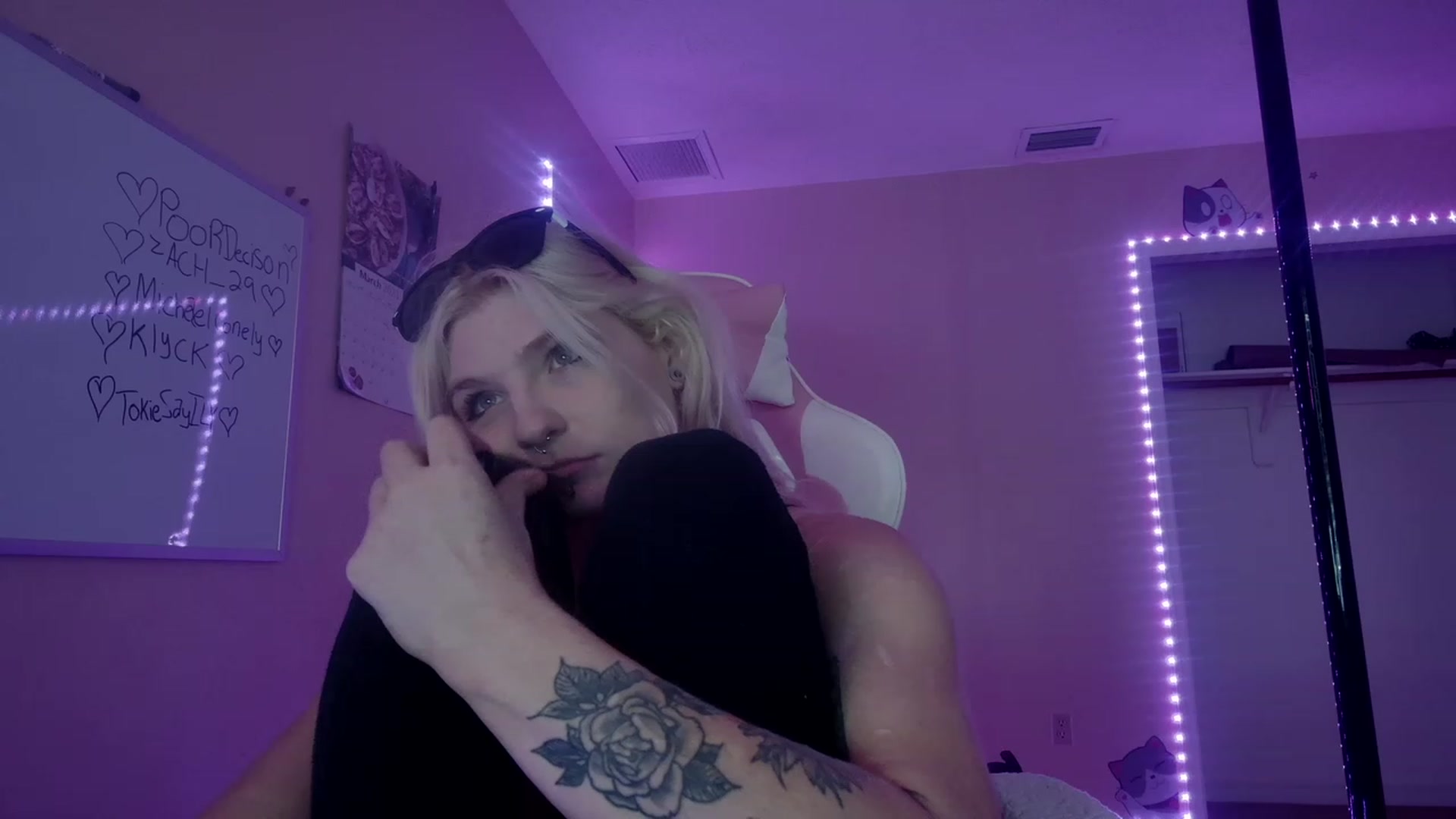 Gallery image thumbnail from DuckChan0's myfreecams stream on, 03/20/2023, 16:56 image 6 of 20