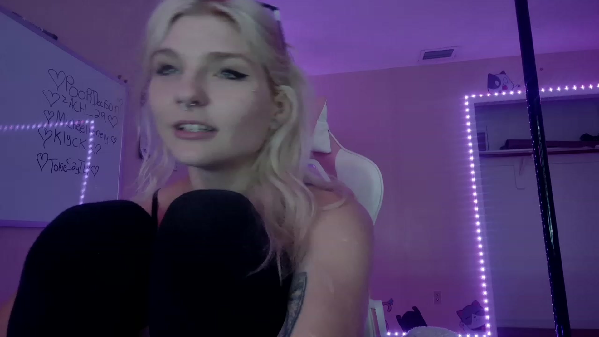 Gallery image thumbnail from DuckChan0's myfreecams stream on, 03/20/2023, 16:56 image 5 of 20