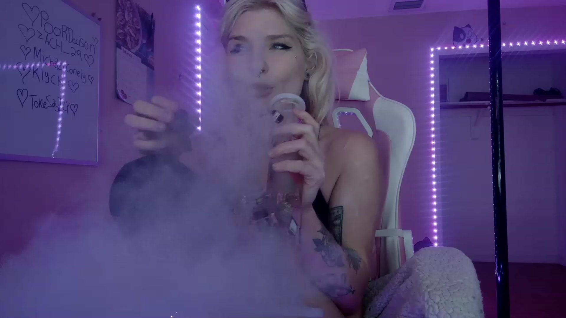 Gallery image thumbnail from DuckChan0's myfreecams stream on, 03/20/2023, 16:56 image 19 of 20