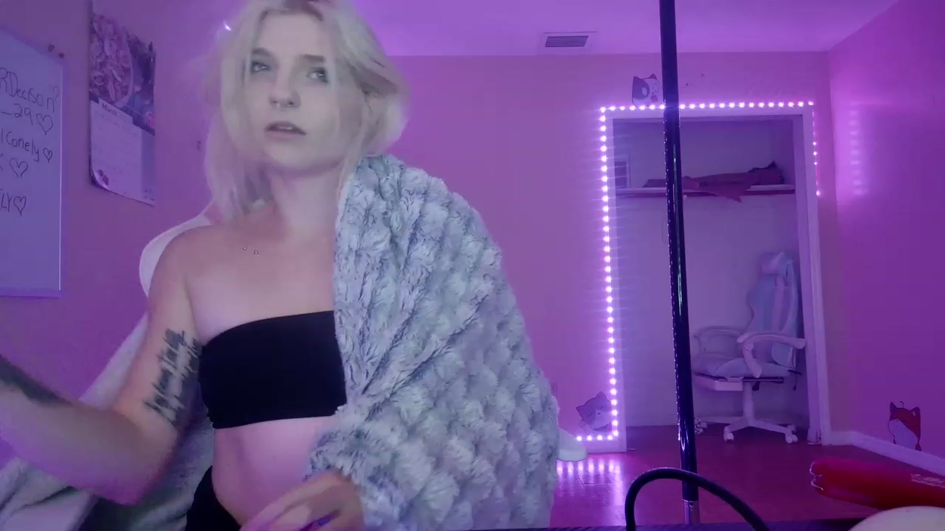 Gallery image thumbnail from DuckChan0's myfreecams stream on, 03/21/2023, 17:24 image 14 of 20