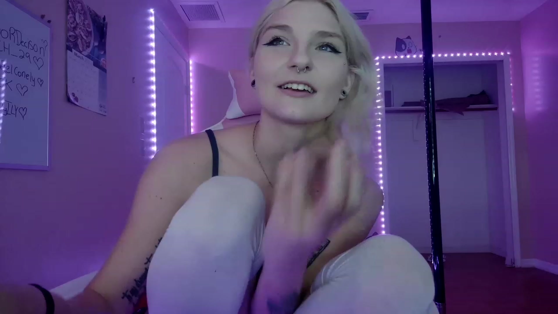 Gallery image thumbnail from DuckChan0's myfreecams stream on, 03/22/2023, 16:14 image 2 of 20