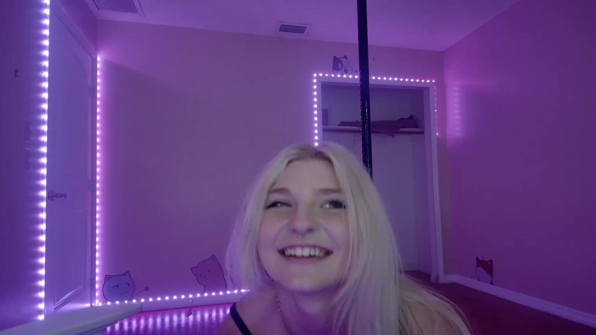 Gallery image thumbnail from DuckChan0's myfreecams stream on, 03/22/2023, 16:14 image 14 of 20