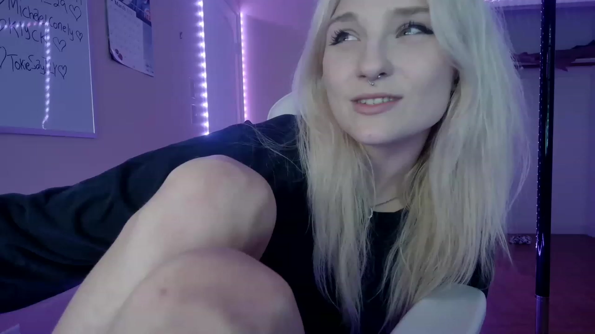 Gallery image thumbnail from DuckChan0's myfreecams stream on, 03/22/2023, 19:04 image 4 of 20