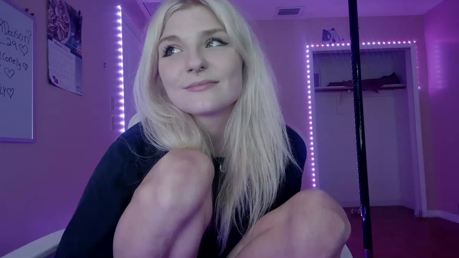 Gallery image thumbnail from DuckChan0's myfreecams stream on, 03/22/2023, 19:04 image 6 of 20