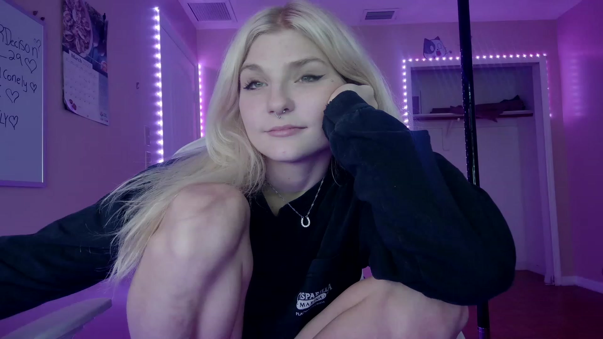 Gallery image thumbnail from DuckChan0's myfreecams stream on, 03/22/2023, 19:04 image 7 of 20